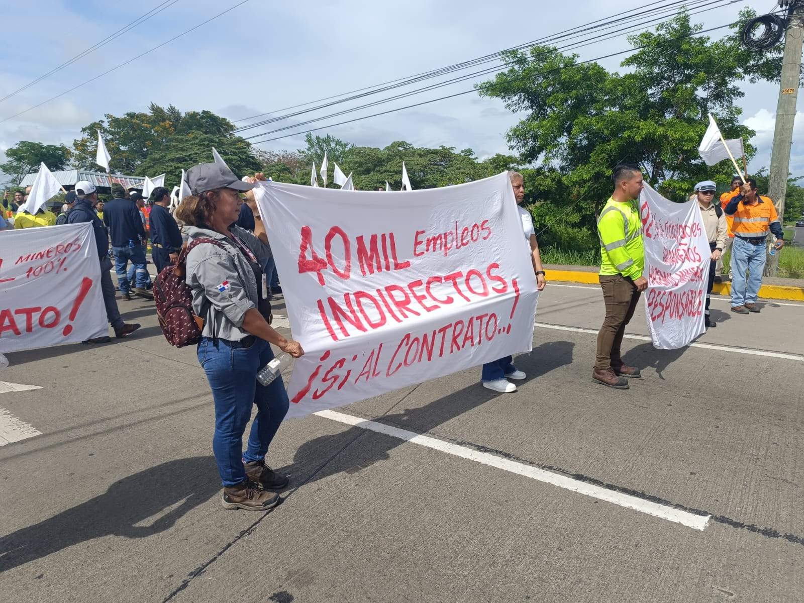 Empleados de Minera Panamá marchan en Penonomé
