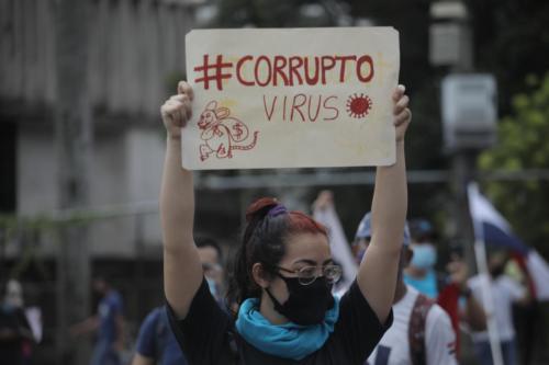 Jóvenes protestan en contra gobierno de Cortizo